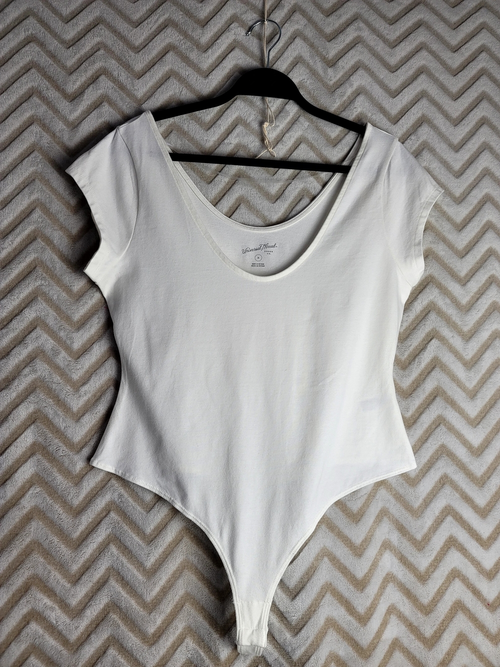 Universal Thread White Scoop Neck Short Sleeve Bodysuit